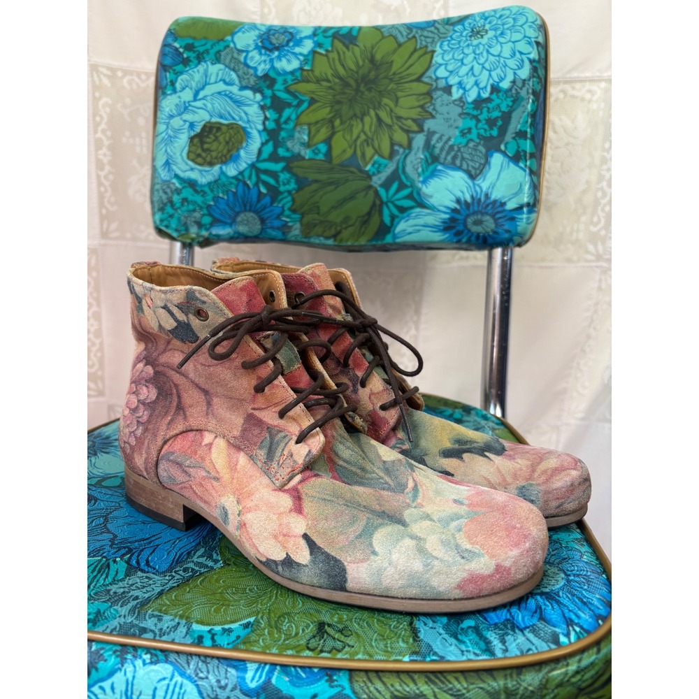 John Fluevog Radio PLR Floral Suede Lace Up Chukka Boots Cottage Boho Size 7.5